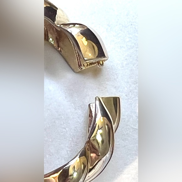 Beautiful MCM Costume Snap Metal Bracelet Cuff - Picture 2 of 5